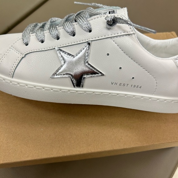 Gorgeous, Vintage Havana sneakers❤️ Get the look for less! - Picture 4 of 5